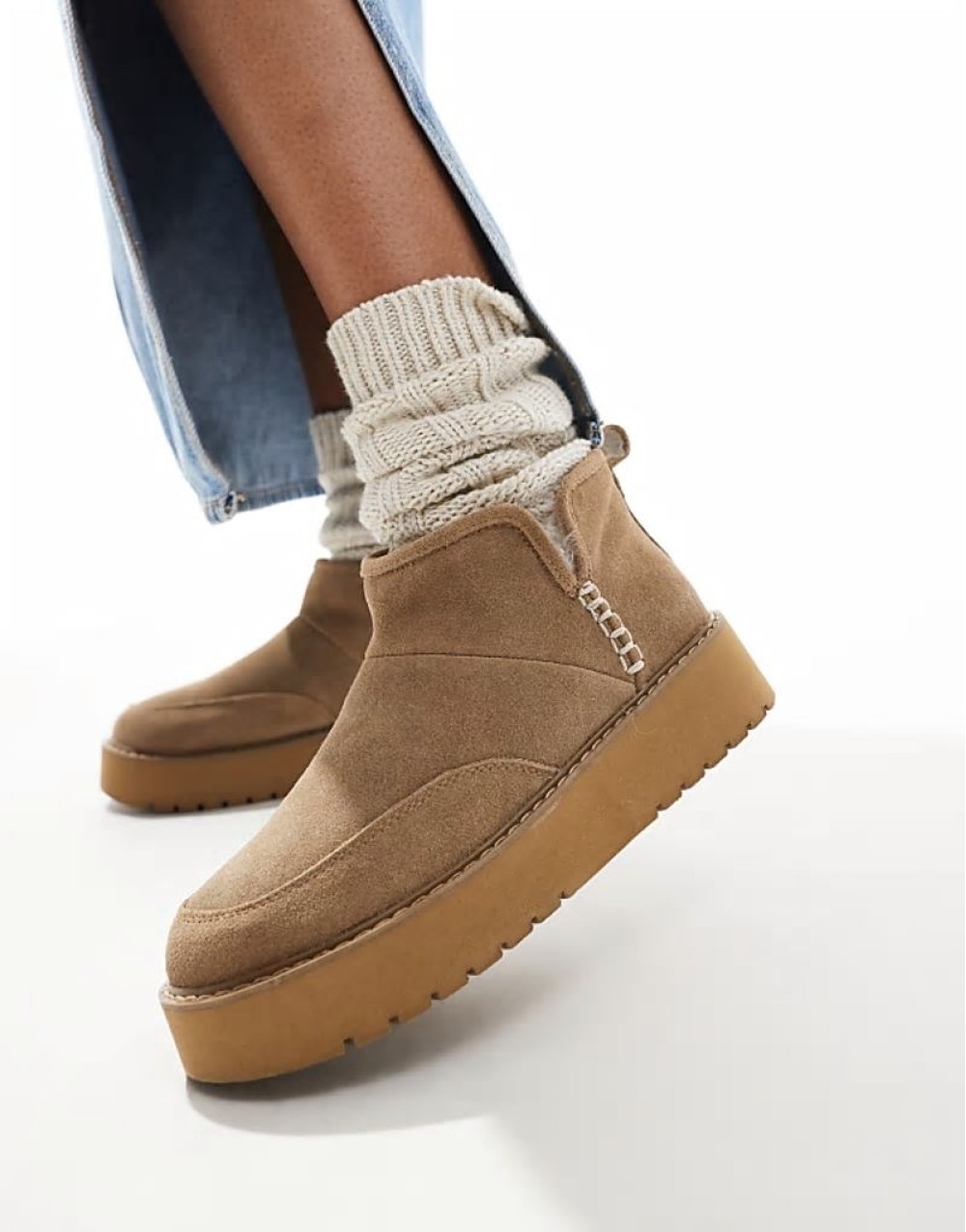 platform fluffy boots in beige